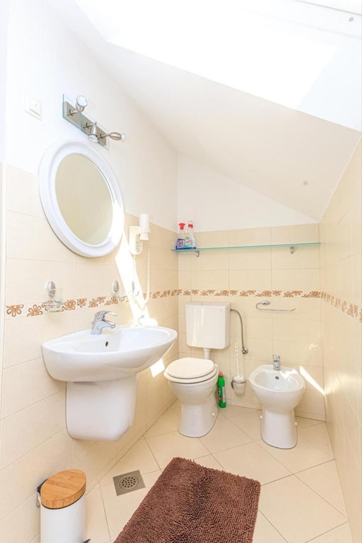 Apartments Boris โอมิช ภายนอก รูปภาพ