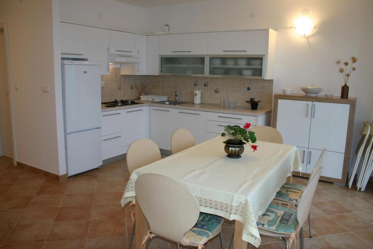 Apartments Boris โอมิช ภายนอก รูปภาพ